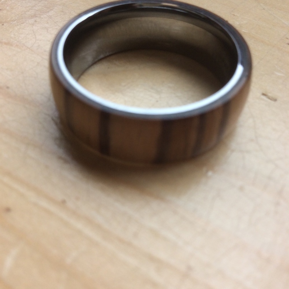 Men’s wood grain Tungsten wedding band